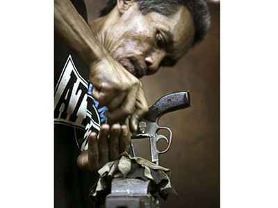 Bên trong thế giới súng phi pháp