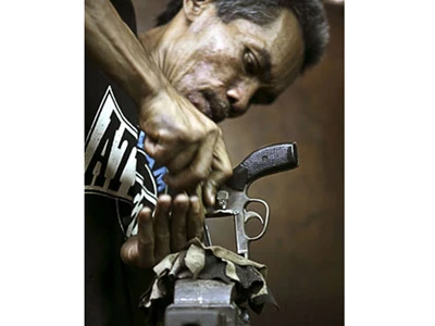 Bên trong thế giới súng phi pháp