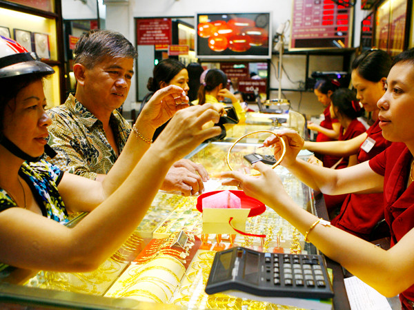 Gần đây, thị trường vàng miếng trầm lắng, ít giao dịch Ảnh: Hồng Vĩnh