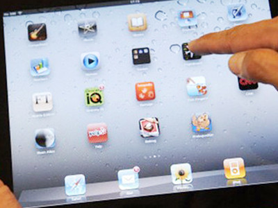 Khóc dở mua ipad, laptop cho osin để... chăm con