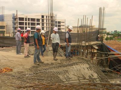 Sập sàn bê tông tại công trình Lotte Mart