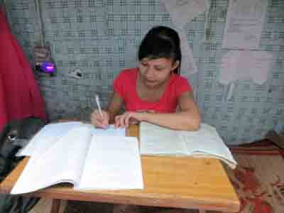 Cô công nhân Cơ Tu ứng thí với 200 ngàn đồng