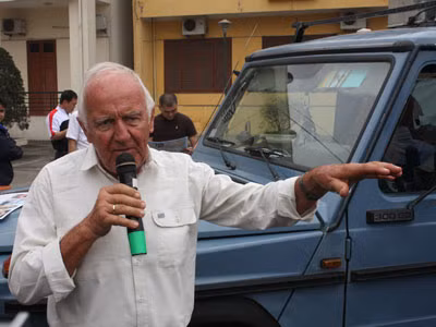 Gặp gỡ người 22 năm lái xe đi khắp TG