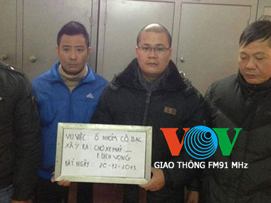 Triệt phá ổ bạc 'khủng' trong chợ xe máy