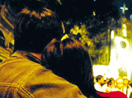 Dịch vụ cho thuê người yêu: “điên rồ” nhưng đắt khách