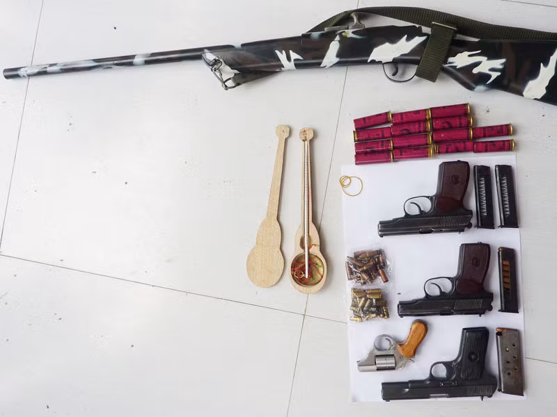 Phá chuyên án ma túy thu năm khẩu súng