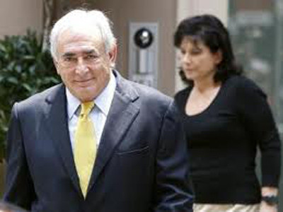 Vợ chồng 'cựu tổng' IMF kiện báo chí