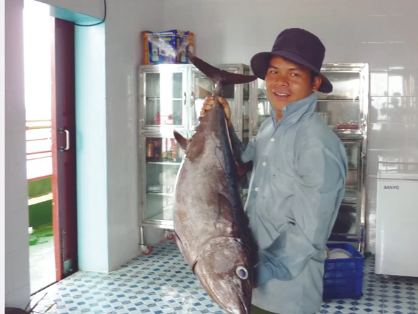 Câu cá ở nhà giàn