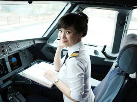 Nữ cơ phó Việt Nam xinh đẹp điều khiển Airbus 321