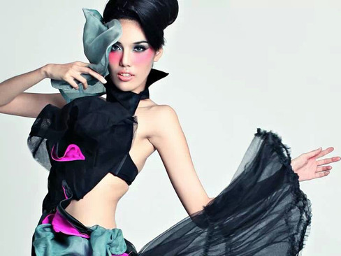 Siêu mẫu Lan Khuê tranh giải thời trang châu Á