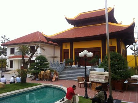 Cận cảnh biệt thự 'khủng' xây trái phép giữa Thủ đô