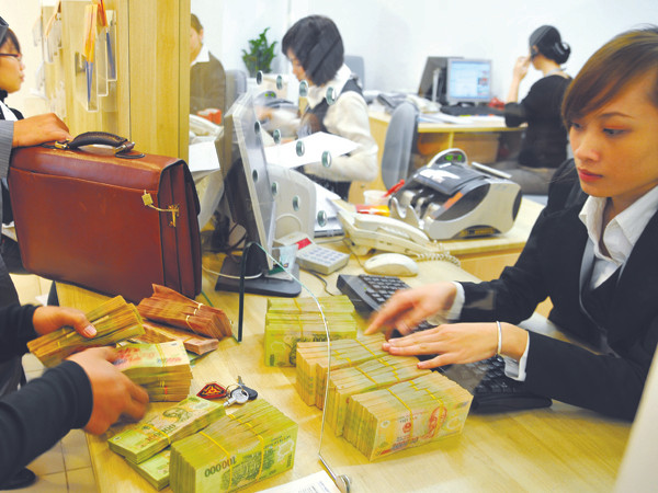 Thắt chặt tiền tệ, loại ngân hàng yếu