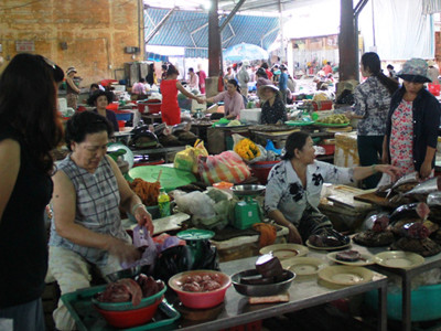 Đà Nẵng: Thịt bò, hải sản giá cao