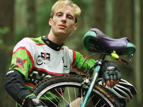 Anh chàng phượt khắp thế giới bằng xe đạp một bánh