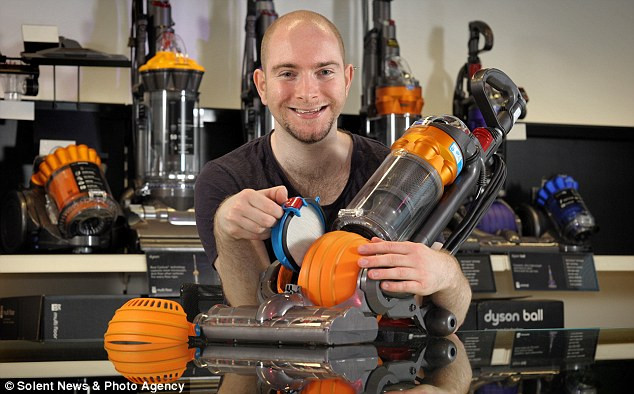 Chàng trai thích sưu tập máy hút bụi