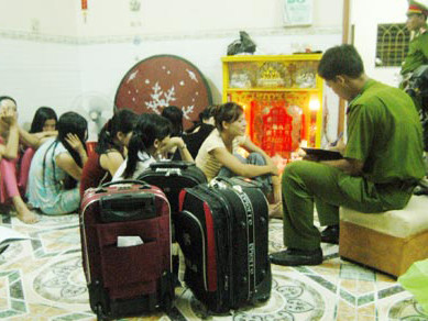 Bị truy nã vẫn tổ chức buôn bán phụ nữ