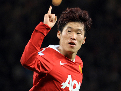 Park Ji-sung rủ Evra sang Việt Nam