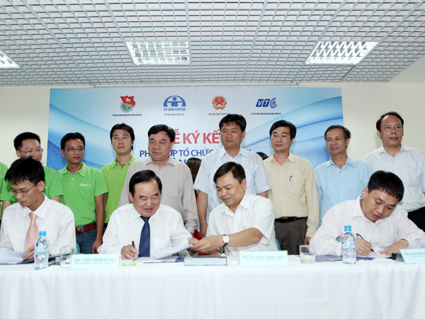 Đại diện 4 bên tại lễ ký kết