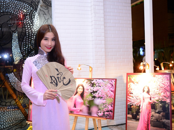 Diễm My 9X mặc áo dài trắng, khoe 'suối tóc' đen mượt