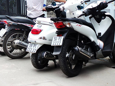 Xe ‘tứ quý, ngũ quý’ dập dình trên phố