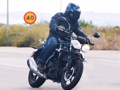 Lộ diện tân binh 250 phân khối của Triumph