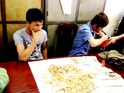 Hai nghi can Long, Ánh cùng tang vật