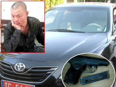 Dùng súng nã vào cảnh sát để chạy trốn