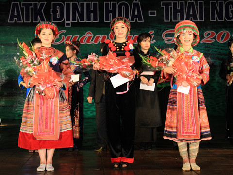 Ngắm nét đẹp của thiếu nữ vùng ATK