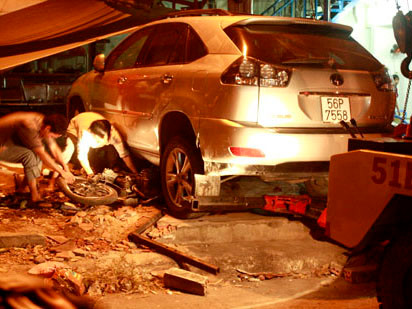 Bất thường vụ xe Lexus húc chết cha và con gái bảy tuổi