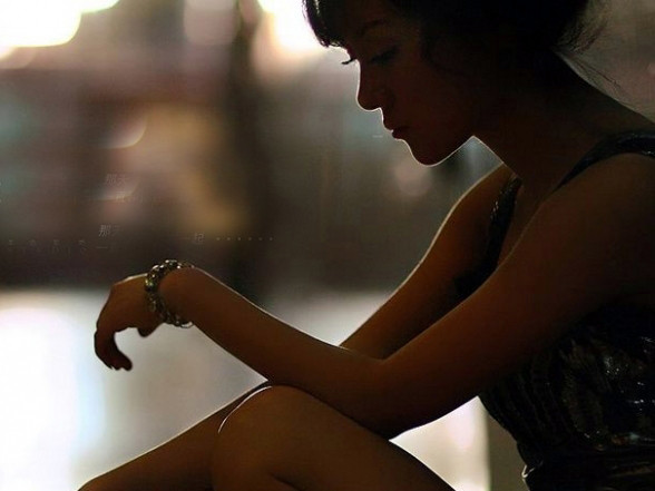 Vờ yêu rồi ép bán dâm qua mạng