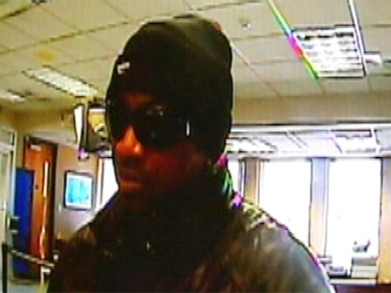 Truy nã kẻ dọa bom cướp ngân hàng