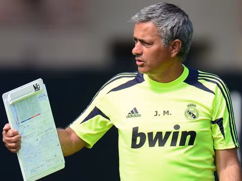 Mourinho: “Tôi sẵn sàng hôn hoặc khóc cùng một cầu thủ"