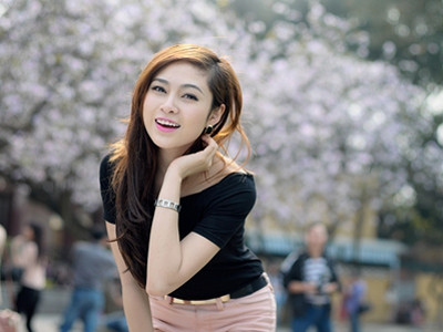 Thiếu nữ Hà thành mơ màng trong sắc tím hoa ban