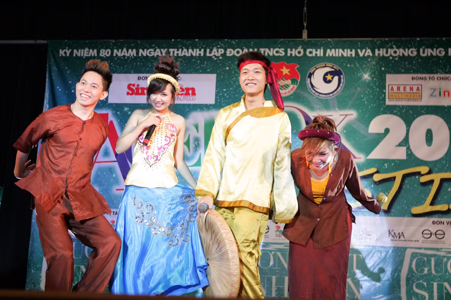 Sôi động chung khảo tài năng Facelook 2011