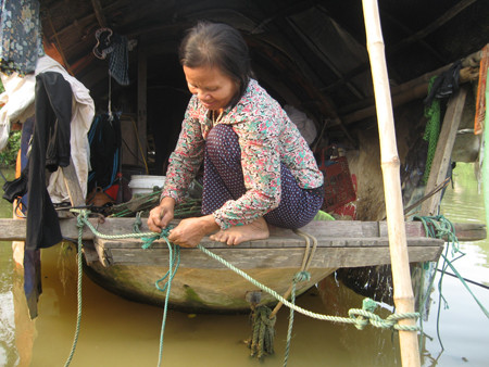 Người dân vạn chài ở khu vực phường Vinh Tân, TP Vinh