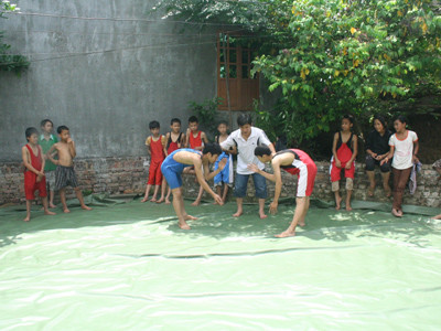 Những 'ông bầu' trẻ không lương