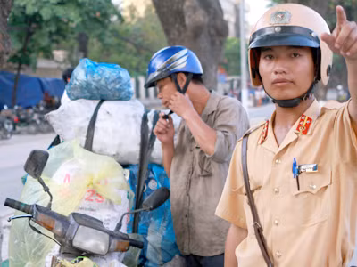 Thu gom xương thối làm thức ăn chăn nuôi