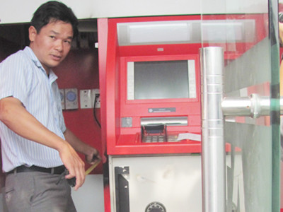 Thêm vụ phá máy ATM để trộm tiền