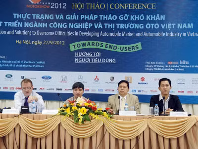 Thuế và phí ô tô: Còn lâu mới kết