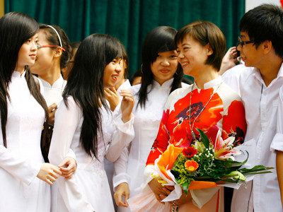 Thầy và trò trường Việt Đức Hà Nội. Ảnh: Hồng Vĩnh