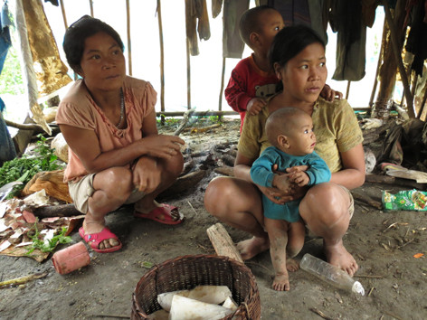 Cực khổ ở nơi nước lũ cô lập gần 2 tháng