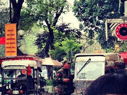 Ly cà phê đắng Tonkin