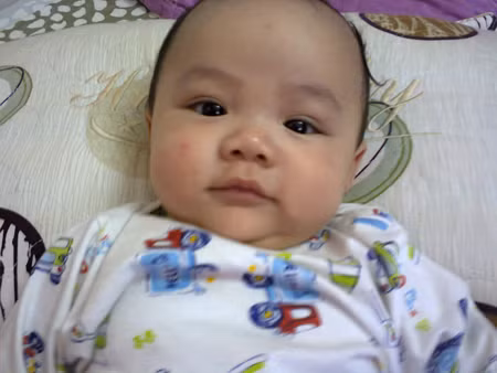 Hình ảnh đáng yêu của 'bé bị bắt cóc'