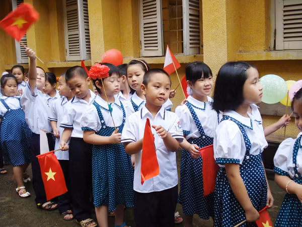 Thu các khoản ngoài học phí, lệ phí để phục vụ học sinh tốt hơn, nhưng thường bị biến tấu (ảnh chỉ có tính chất minh họa) Ảnh: Minh Long