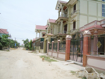 Một góc “làng biệt thự” ở Diễn Tháp hôm nay. Ảnh: P.S