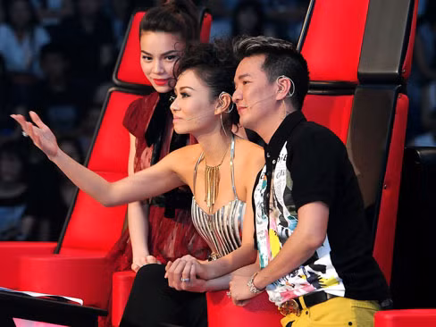 The Voice: Xem huấn luyện viên diễn kịch