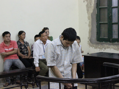 Đốt vợ vì bực tức vô cớ