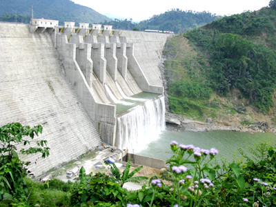 Chưa mùa khô, đã khát vì thủy điện