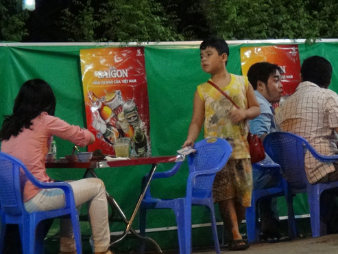 Bóc trần trò chăn dắt trẻ em