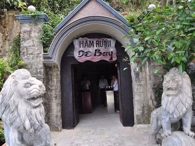 Hầm rượu cổ xuyên lòng núi